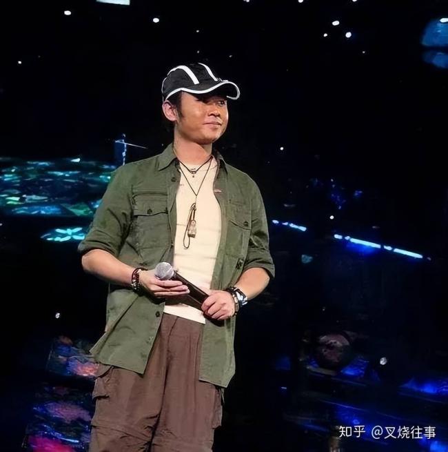 抛下40天女儿与人私奔 刀郎前妻见夫爆红找上门 抛下40天女儿与人私奔 刀郎前妻见夫爆红找上门